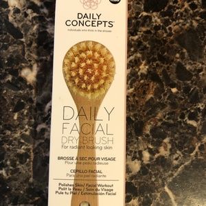 ***Daily Concepts*** Daily Facial Dry Brush ***